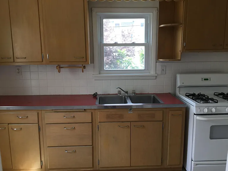 2142 Atkins Ave — Photo 8