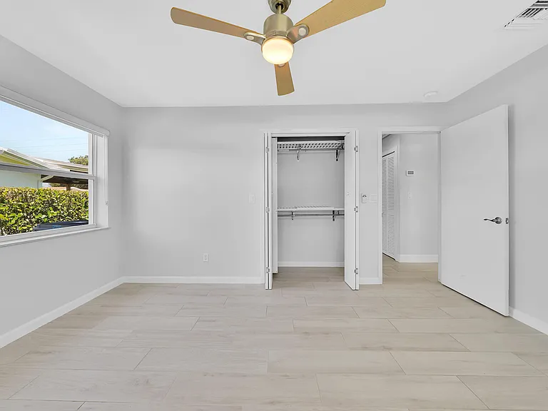 2388 E Edgewater Dr — Photo 8