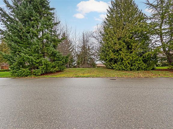 4th image of 881 Fairways Dr