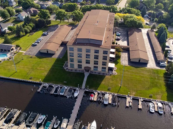 1545 Arboretum Dr APT 303, Oshkosh, WI 54901