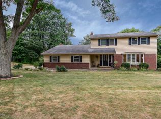 3055 Valley View Dr NE, Rockford, MI 49341