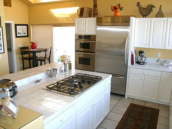 Bright, Open Kitchen