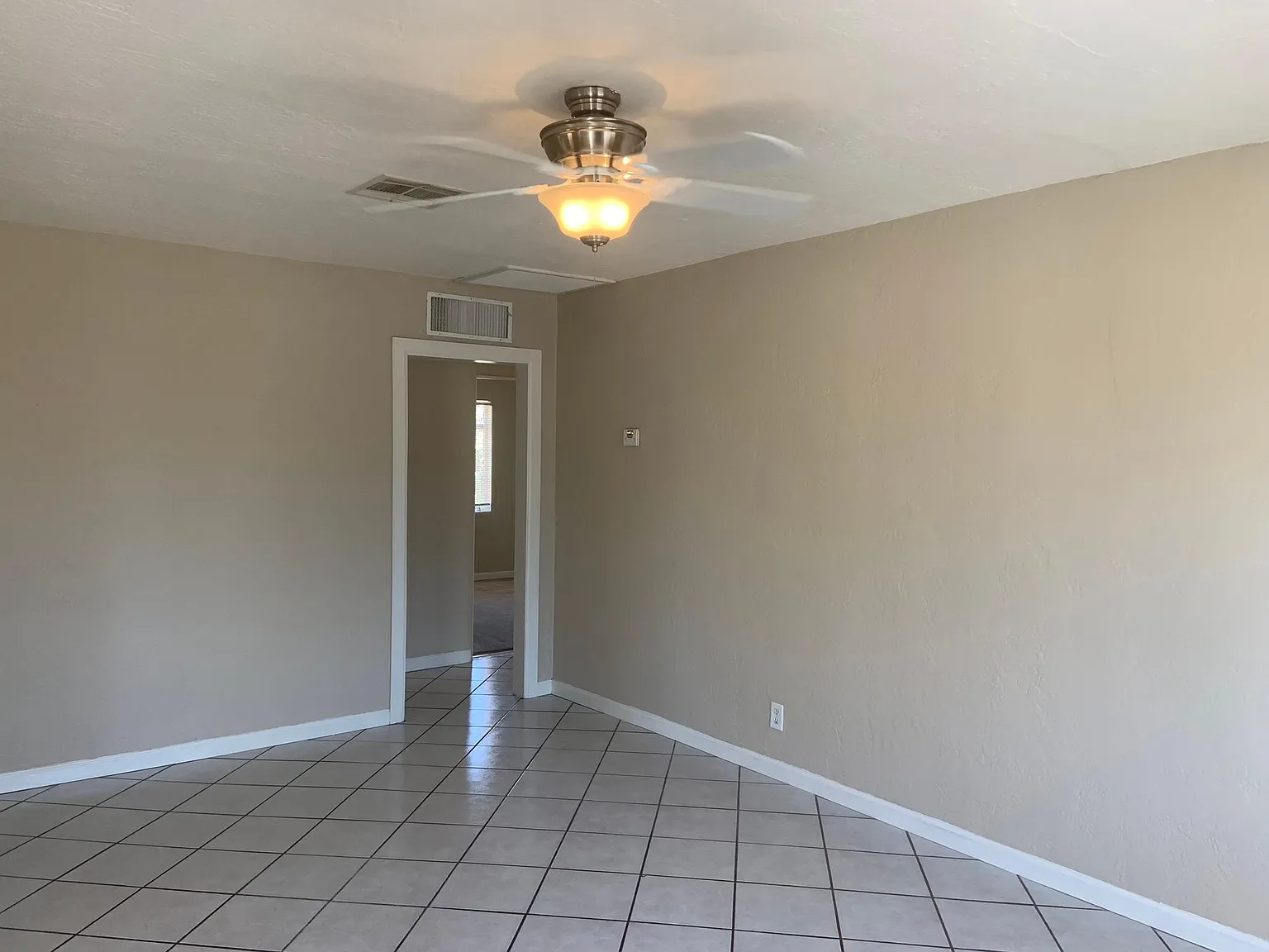 3 bed, 1250 sqft, $1,999 — Photo 3