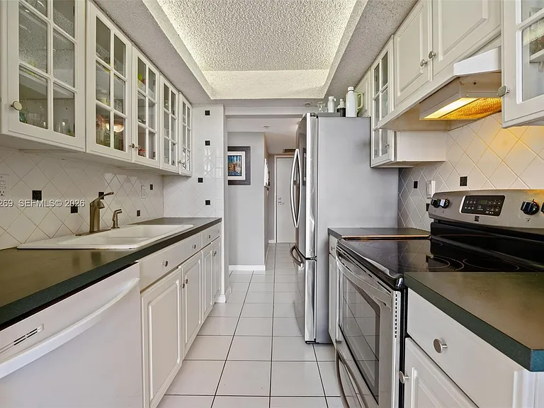 2555 Collins Ave #1002 — Photo 48