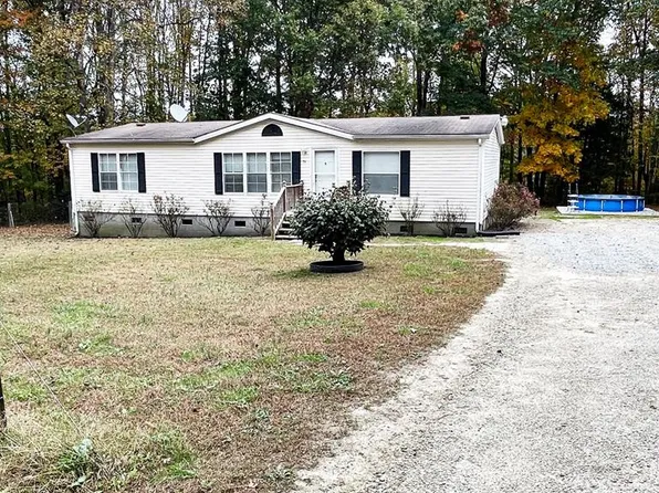 76 Robin Ln, South Hill, VA 23970