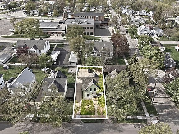 3rd image of 943 Washington Ave