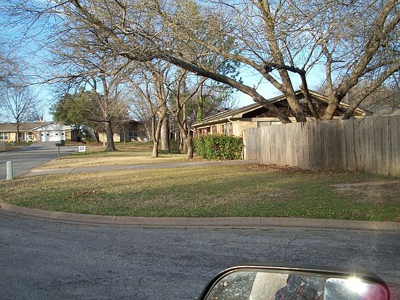 2nd image of 3005 Canterbury Cir
