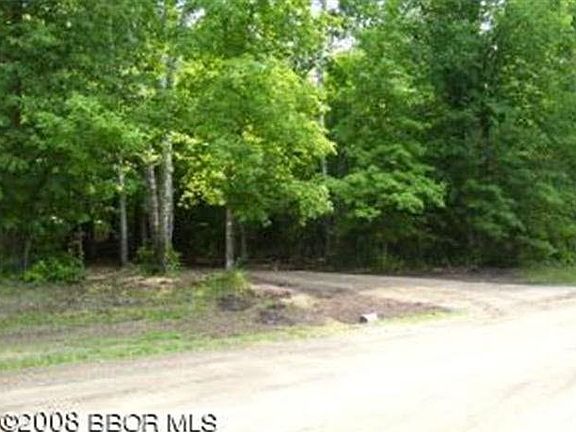 4th image of Shorewood Court NW