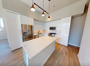 208 W Institute Pl #525, Chicago, IL 60610