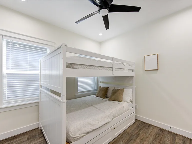 3406 Garapan St #B — Photo 29