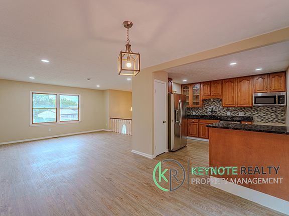 4th image of 1467 Hazelgrove Dr