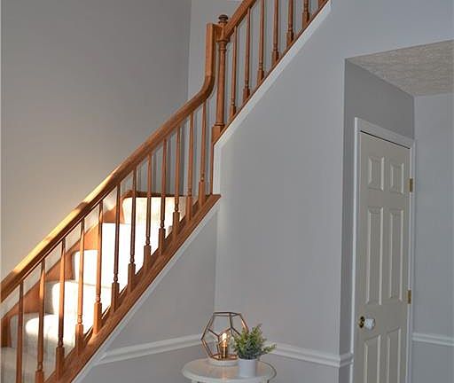 3rd image of 7774 Bradford Park Ln