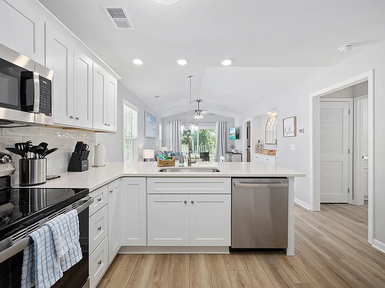 485 White River Dr #30G — Photo 5