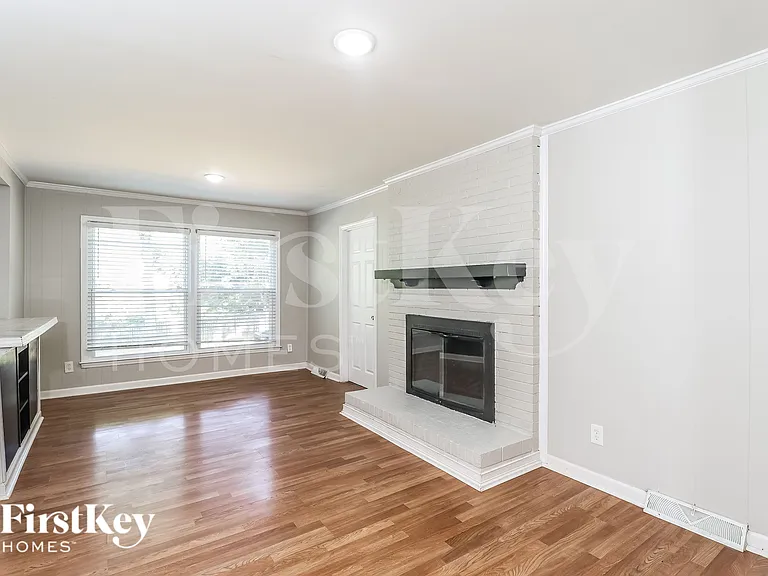 3313 Cross Winds Rd — Photo 3