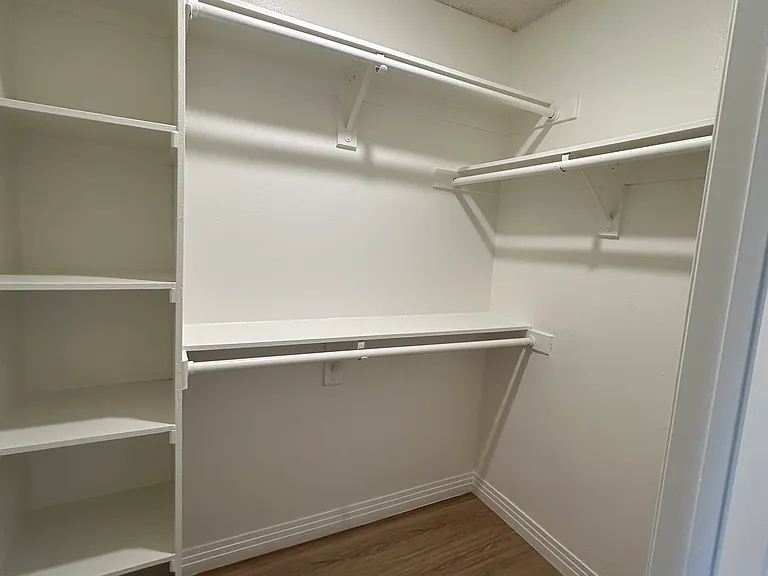 Hyde Park Apts — Photo 13