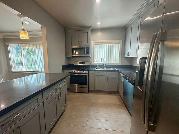 5th image of 2059 N Vermont Ave #2059