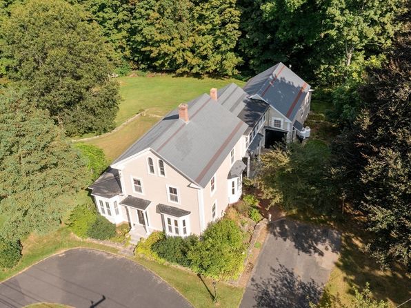 14 Maple St, Sturbridge, MA 01566