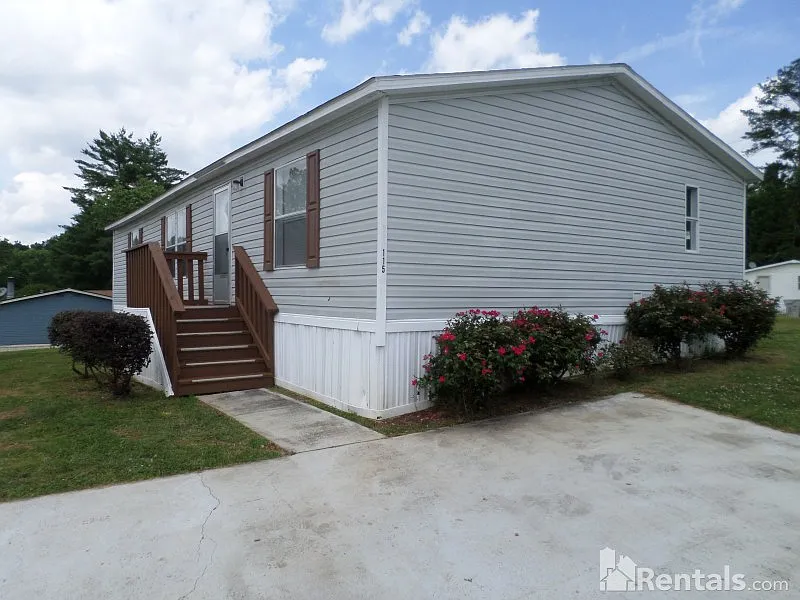 208 Fleetwood Dr photo 1