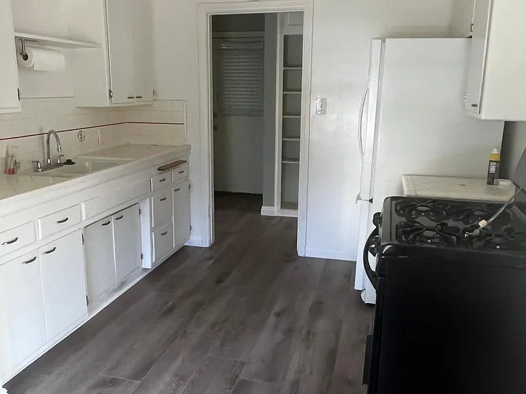 454 Kelton Ave #454 — Photo 7