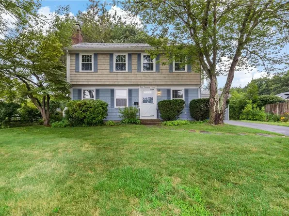 5 Ferncrest Dr E, Riverside, RI 02915