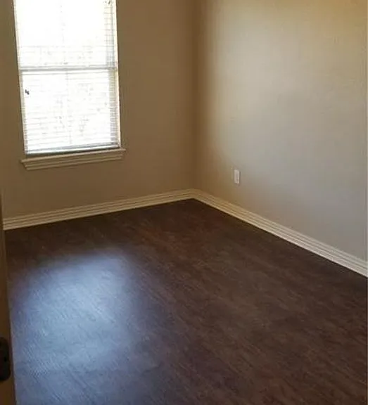631 N Longfellow Ln — Photo 9
