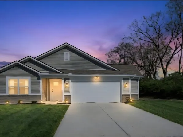 1702 Chevington Chase, Tipp City, OH 45371