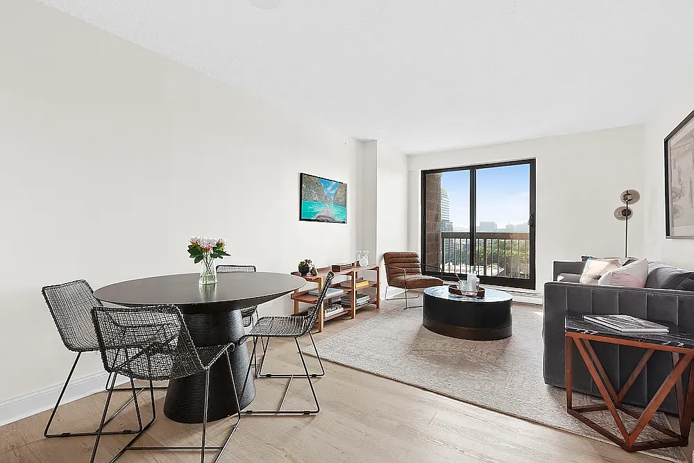1990 Lexington Avenue — Photo 1