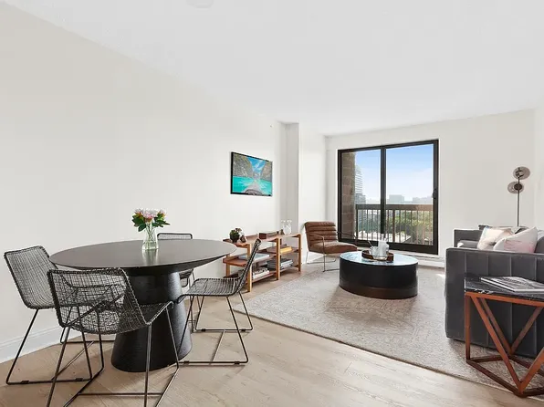 1990 Lexington Ave, New York, NY