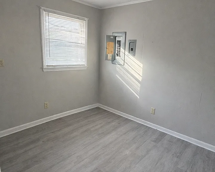 152 Leonard Dr — Photo 6
