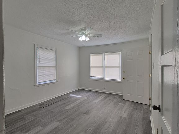 3rd image of 3646 Kearney Ave