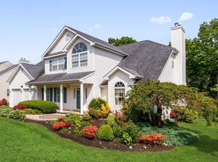 49 White Cliff Ln, Nesconset, NY