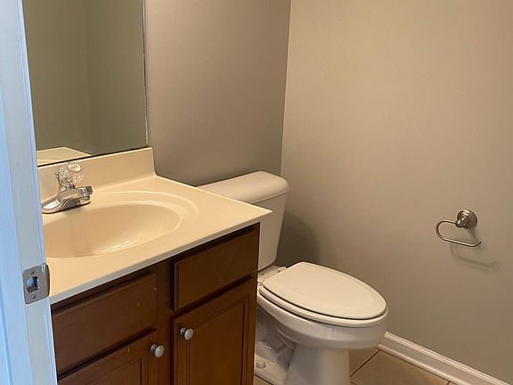 5th image of 108 Lowell Ct