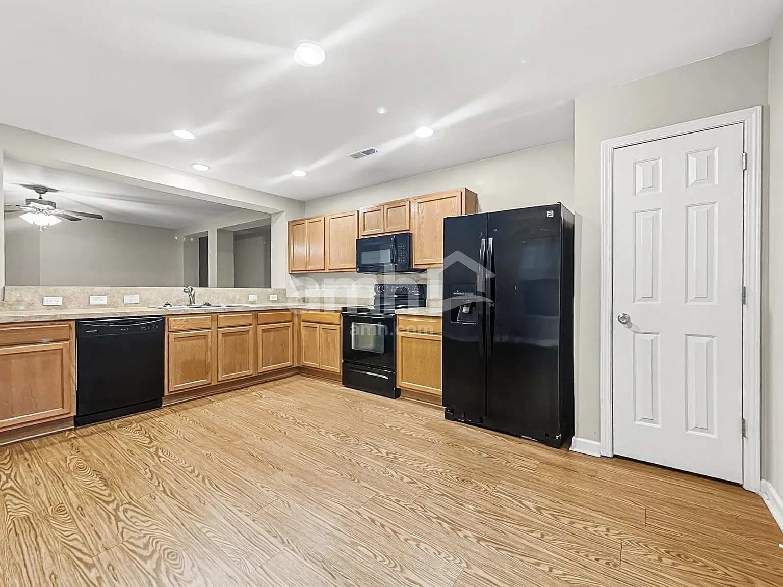 3 bed, 2.0 bath, 1483 sqft, $2,150 — Photo 4