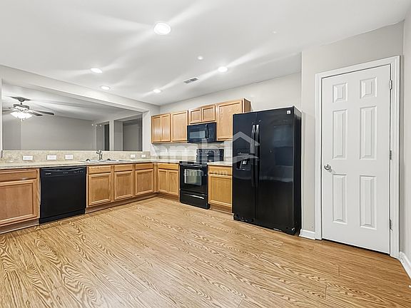 4th image of 344 Albrighton Way