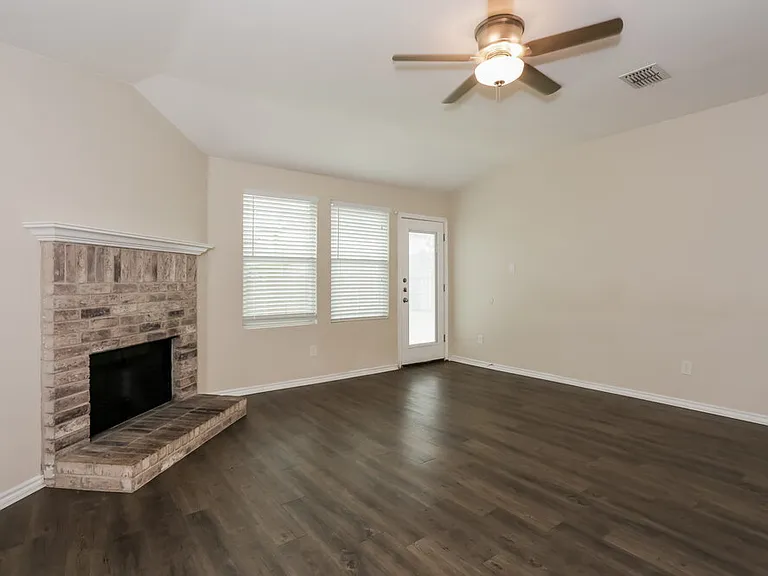 636 Horn St — Photo 4