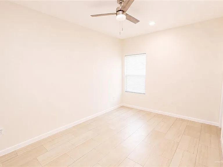 2612 E Israel Ave #B — Photo 6