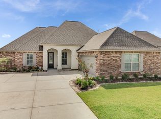 111 Chemet Rd, Youngsville, LA 70592