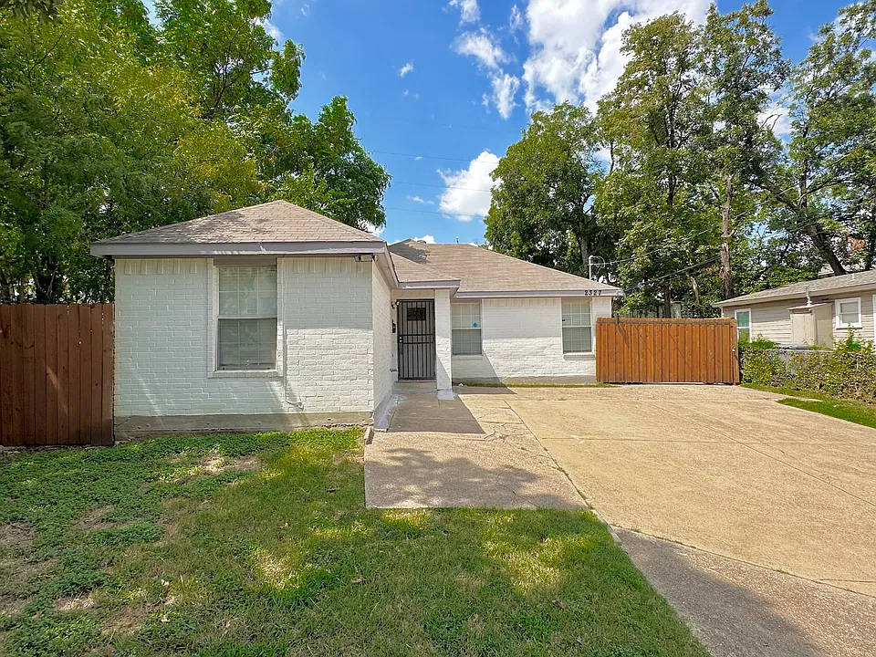 2327 Arroyo Ave