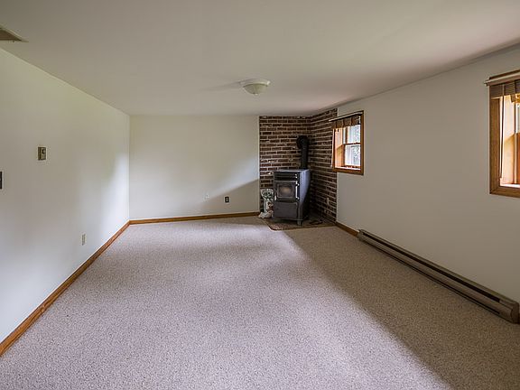 4th image of 90 Sechler Dr