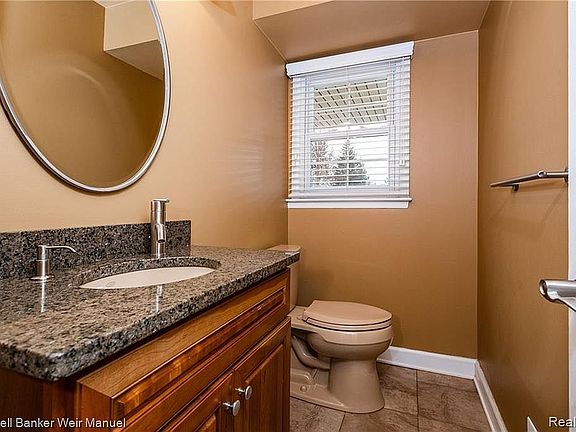 3rd image of 15991 Winchester Dr