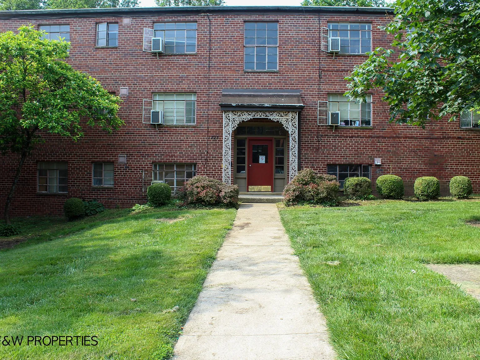Clifton Woods Apartments — Photo 4