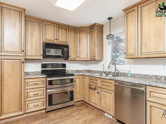 5th image of 4437 Stanford Dr