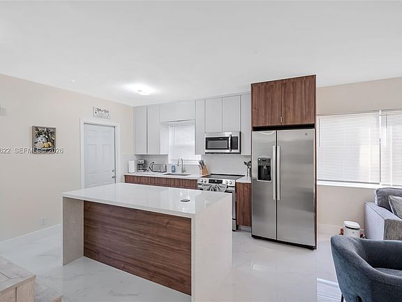 2nd image of 1021 NE 3rd Ave