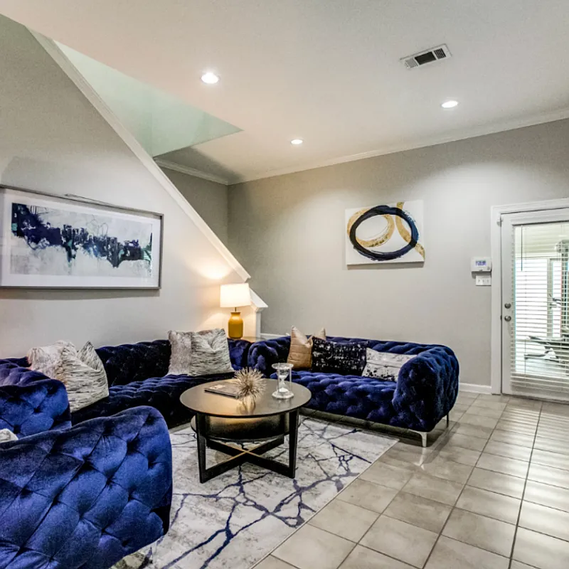3 bed, 2.5 bath, 2200 sqft, $2,137 — Photo 3