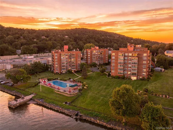 1 Salisbury Point #4D, Nyack, NY 10960