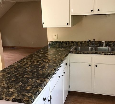 2nd image of 220 Oak St
