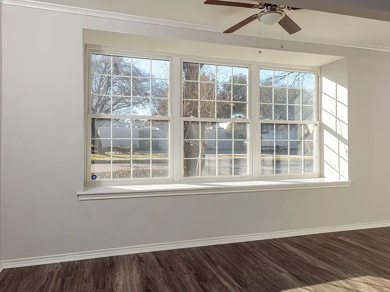 5700 Pershing Ave — Photo 14