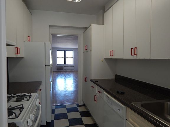 4th image of 10230 Queens Blvd APT 3G