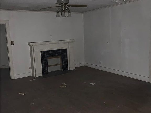 4th image of 883 Marietta Dr