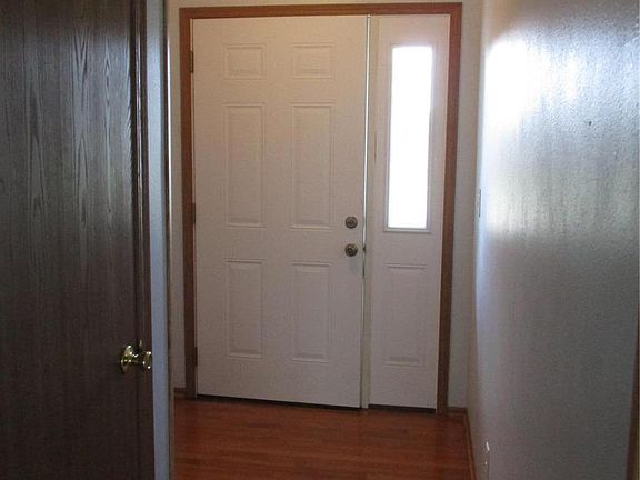 5th image of 301 Parkdale St